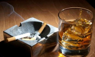 कोरोना खोप लगाएपछि चुरोट र रक्सी छुनै नहुने बारे यस्ता छन् विशेषज्ञको सुझाव