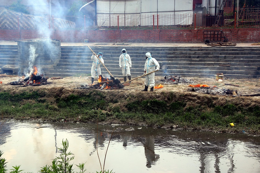 संक्रमितको मृत्यु संख्या बढ्दै गएपछि शव व्यवस्थापनमा समस्या