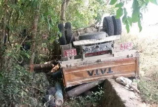 ट्रक दुर्घटना हुँदा ४ जना घाईते