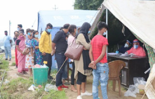 स्वाब दिन लाइनमा बस्दाबस्दै मृत्यु