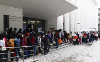 वीर अस्पतालले करारमा कर्मचारी मागेपछि आवेदन दिनेहरुको भीड