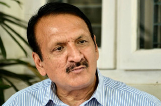 नेपालमा कोरोना नियन्त्रणमै छ भनेर प्रधानमन्त्री ओलीले सीएनएनमा झुटो बोल्नुभयो : डा. महत