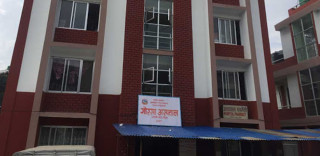 गोरखा अस्पतालमा आइसोलेशन श्ययाको अभाव : बेन्चमा सङ्क्रमितको उपचार