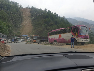 झ्याप्ले खोला नागढुङ्गामा कडा चेकिङ्