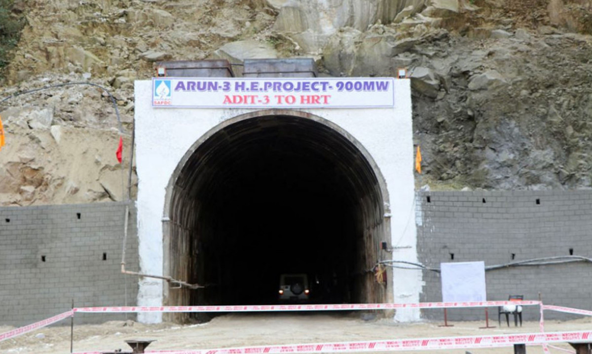 अरुण तेस्रोको सुरूङभित्र ढुङगा खस्दा कामदारको मृत्यु, एक घाइते