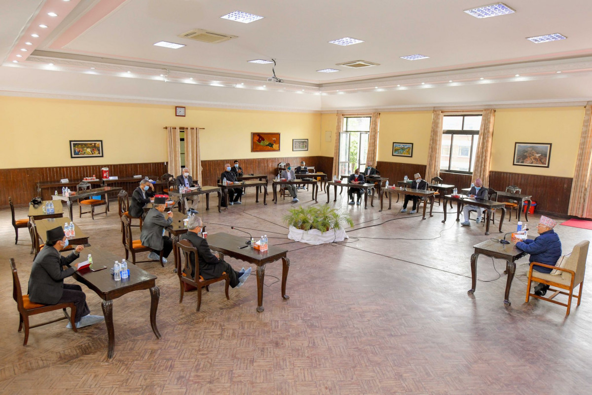 माधव नेपालसहित चार जना नेतालाई गरिएको कारबाही फुकुवा गर्ने एमालेको निर्णय