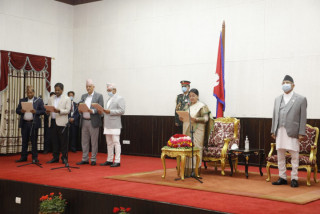 सांसद नभएका नेता पुन: मन्त्री बन्न पाउँछन् कि पाउँदैनन् भन्नेबारे यसो  भन्छन् संविधानविद