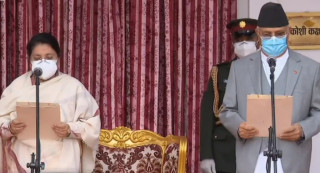 प्रधानमन्त्री ओलीले शपथ ग्रहण कार्यक्रममा राष्ट्रपतिलाई ‘त्यो पर्दैन’ भनेपछि...