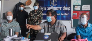 उद्योगमन्त्रीले भेटे महावीर पुनलाई, अक्सिजन व्यवस्थापन कसरी गर्ने भन्नेबारे आज छलफल गरिँदै