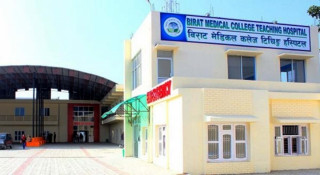 विराट शिक्षण अस्पतालमा डाक्टर र स्वास्थ्यकर्मीमाथि कुटपिट, दुई पक्राउ