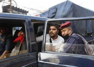 संसद विघटनविरुद्ध प्रदर्शन गर्ने क्रममा नेविसंघका नेता पक्राउ