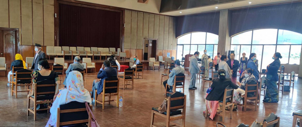 हस्ताक्षर र नागरिकताको फोटोकपी संकलन गरेर संयुक्त रूपमा भेला भए सांसदहरू