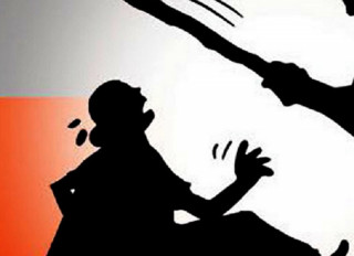 छिमेकीको कुटाइबाट महिला गम्भीर घाइते