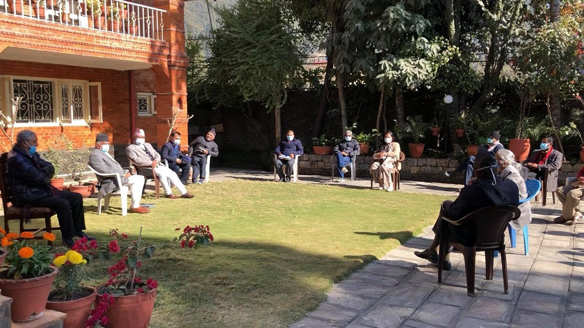 कांग्रेस बैठकको निर्णय : संसद् विघटनविरुद्ध राजनीतिक र कानुनी लडाइँलाई सशक्त रुपमा निरन्तरता दिने तर सडकमा नजाने