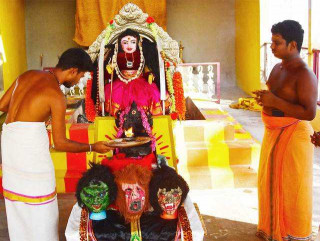 'कोरोना देवी' को पूजा