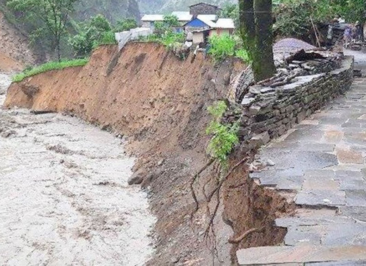 गोरखामा बाढीपहिरो : एकको मृत्यु,  १७ घर विस्थापित