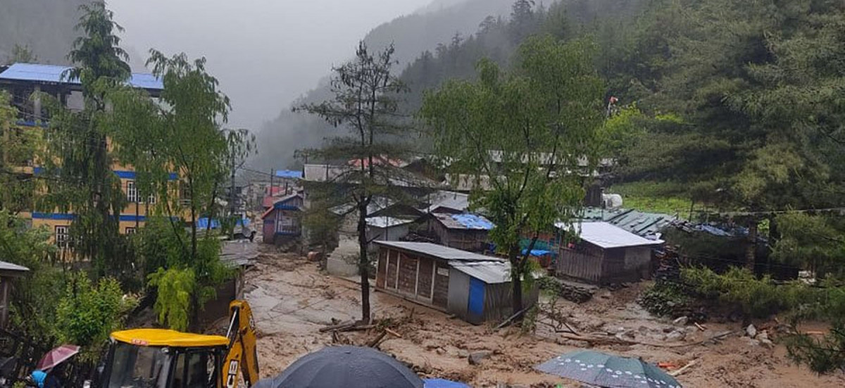 गण्डकीका मुख्यमन्त्री  पोखरेल मनाङको बाढीपीडित बस्तीमा जाने