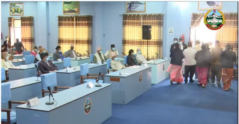 लुम्बिनी प्रदेशसभाको बैठक अवरुद्ध, कार्यकर्ता पोस्ने बजेट ल्याएको भन्दै विपक्षी गठबन्धनद्वारा बैठक बहिस्कार