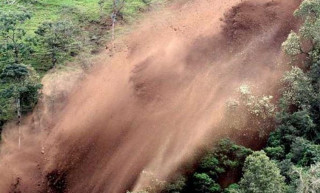 पहिरोले पुरिएर एक जनाको मृत्यु