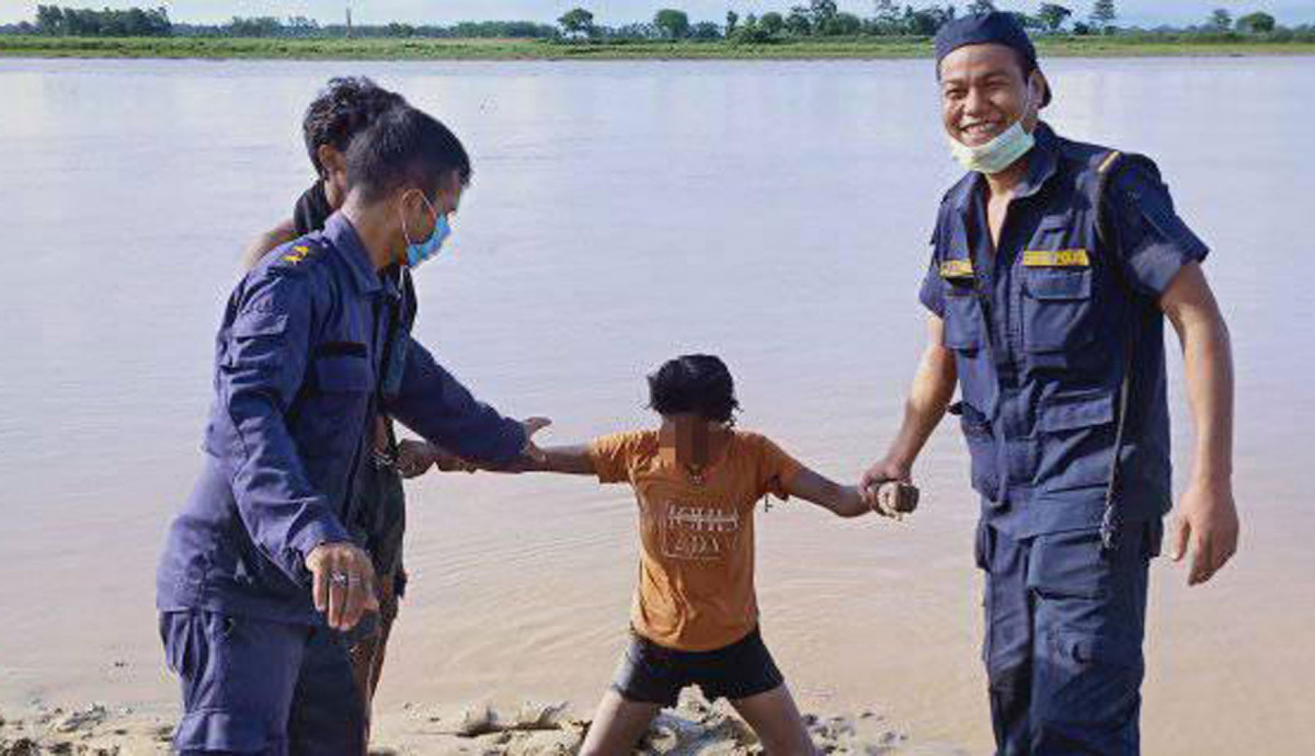 नदीमा हामफालेकी महिलाको सकुशल उद्धार