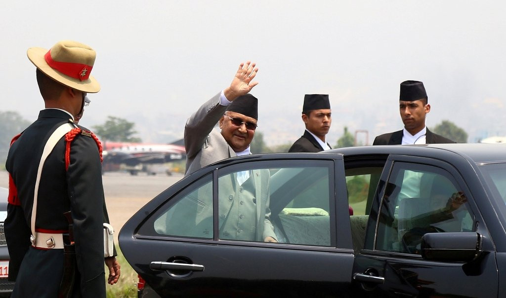 दुई घण्टा बालुवाटार घन्काएर ओली यसरी सर्दैछन् बालकोट, स्वागत गर्ने डफ्फा भयो तयार