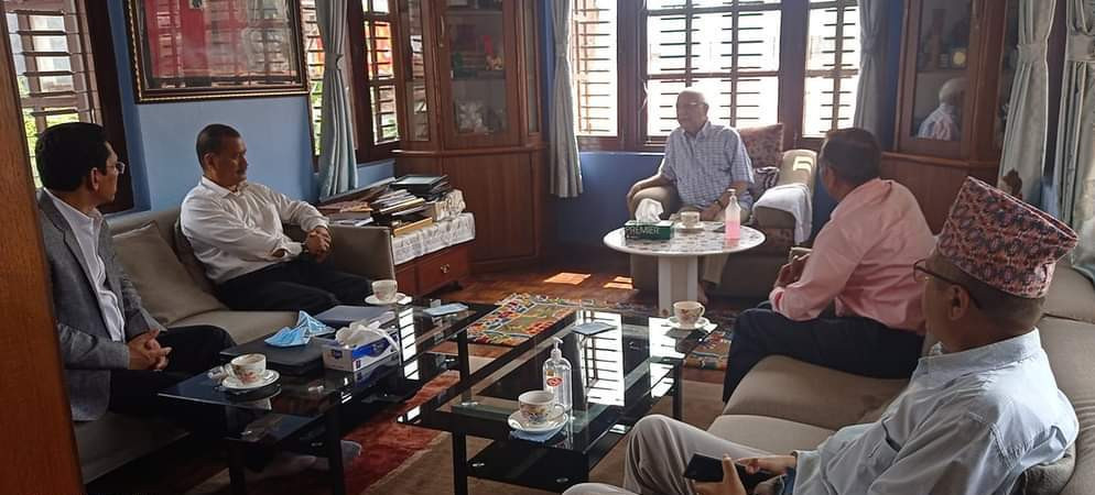 नेताका घर-घर पुगेर किन देउसी खेल्दैछन् विप्लव ? ओली संग के-के गरे गन्थन-मन्थन