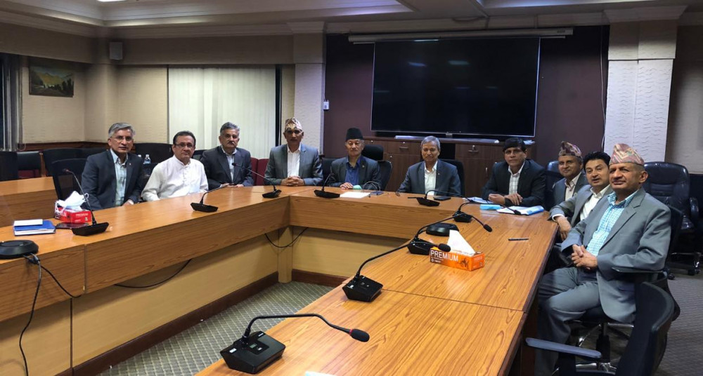 एमालेको विघटित कार्यदल र सांसदहरुको बैठक सिंहदरबारमा सुरु, पार्टीलाई एकताबद्ध बनाउने