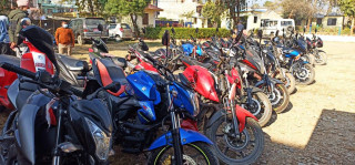 लाइसेन्स बिनै सवारी चलाउने ३१९ चालक कारबाहीमा
