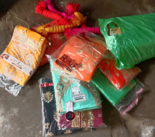 भारतबाट अबैध रुपमा ल्याइएका कपडा बरामद