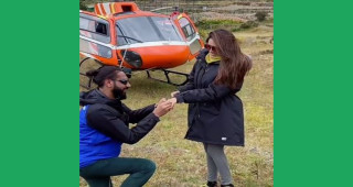 हेलिकप्टरमार्फत खुम्बू पुगेर गायिका इन्दिरा जोशीले गरिन् ‘इङ्गेजमेन्ट’, को हुन् त प्रेमी?