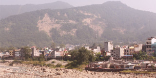 जोखिममा बुटवल, भीमकाय पहिराको मुन्तिर अवस्थित सहरको भविष्य के होला ? 
