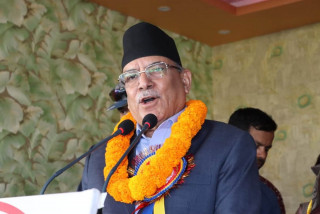 प्रचण्डको निजी सचिवालयले दुई सदस्यलाई जिम्मेवारीबाट हटायो