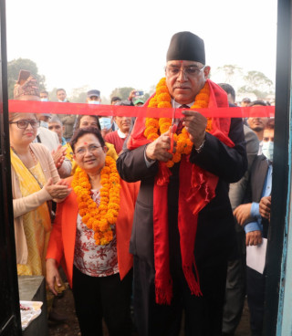 अध्यक्ष दाहाल उद्घाटन गर्दै