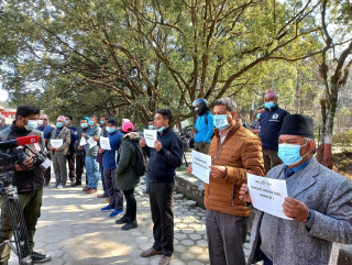 त्रिभुवन विश्वविद्यालयमा विद्यार्थीको तालाबन्दीविरुद्ध प्राध्यापकको प्रदर्शन