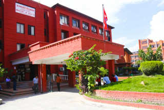 बिरामीको विवरण देखिने गरी टाँस्न र आवश्यकताअनुसार ज्वरो क्लिनिकल गर्न मन्त्रालयको निर्देशन