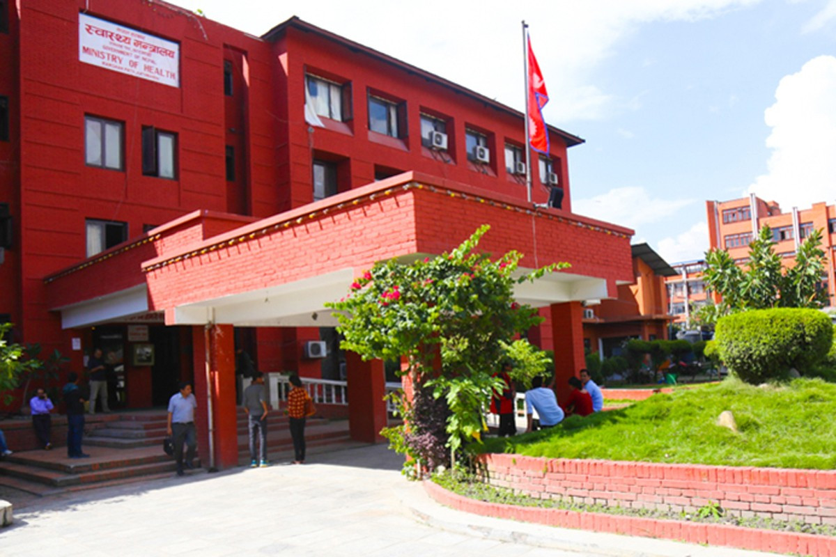 बिरामीको विवरण देखिने गरी टाँस्न र आवश्यकताअनुसार ज्वरो क्लिनिकल गर्न मन्त्रालयको निर्देशन