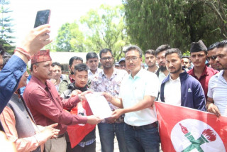 छिटोभन्दा छिटो पाठ्यपुस्तक प्रकाशन गर्न माग गर्दै नेविसंघले जनक शिक्षालाई बुझायो ज्ञापनपत्र