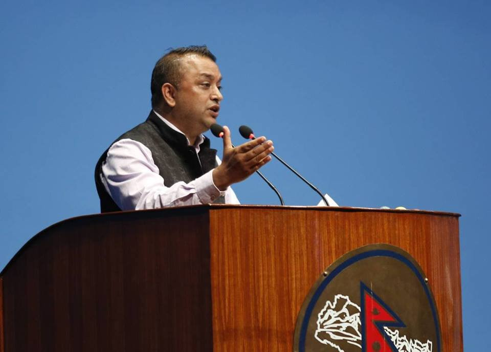 प्रधानमन्त्रीलाई गगन थापाको प्रस्ताव– राजनीतिक दलको झोला बोकेर विश्वविद्यालय छिर्न नपाइने बनाऔँ