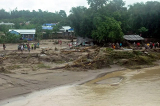 बाढीले दमकका १३ परिवार विस्थापित