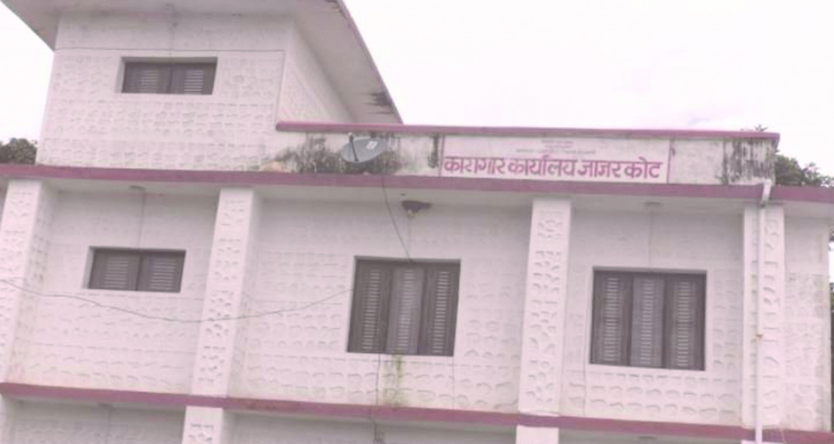 ठाउँको अभावमा आलोपालो सुत्छन् कारागारमा कैदीबन्दी