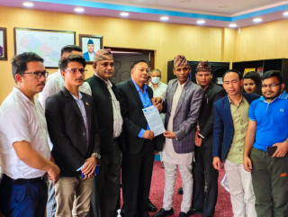 ११ बुँदै माग राख्दै राप्रपाकाे विद्यार्थी संगठनले शिक्षामन्त्री पाैडेल‍लाई बुझायाे ज्ञापनपत्र