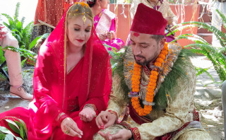 विदेशी प्रेमिकासँग अभिनेता रेमनदास श्रेष्ठले कसे लगनगाँठो