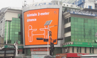 सहरको सुन्दरताका लागि होडिङ बोर्ड हटाइँदै