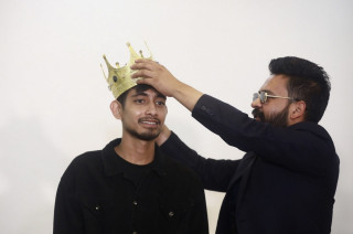 ‘नेपहपको श्रीपेच’का विजेता भाइबर साइमनलाई बालेनले लगाइदिए श्रीपेच