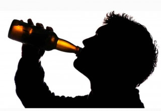 मदिरा सेवन र बिक्री वितरण गर्नेलाई ढुङ्गा बोकाइने