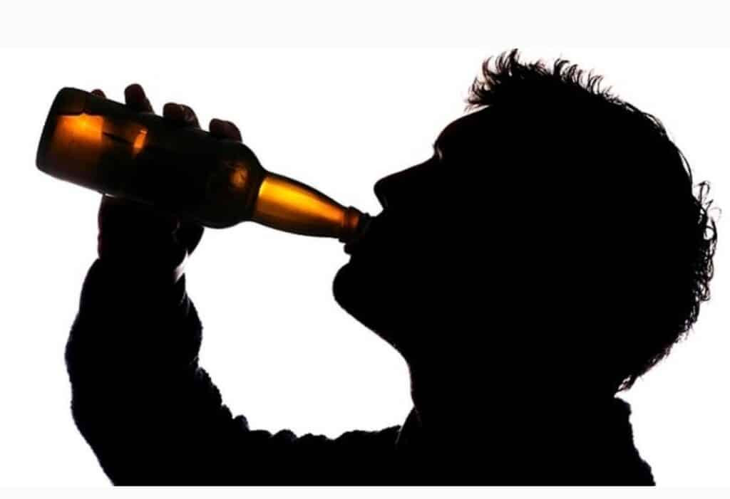 मदिरा सेवन र बिक्री वितरण गर्नेलाई ढुङ्गा बोकाइने