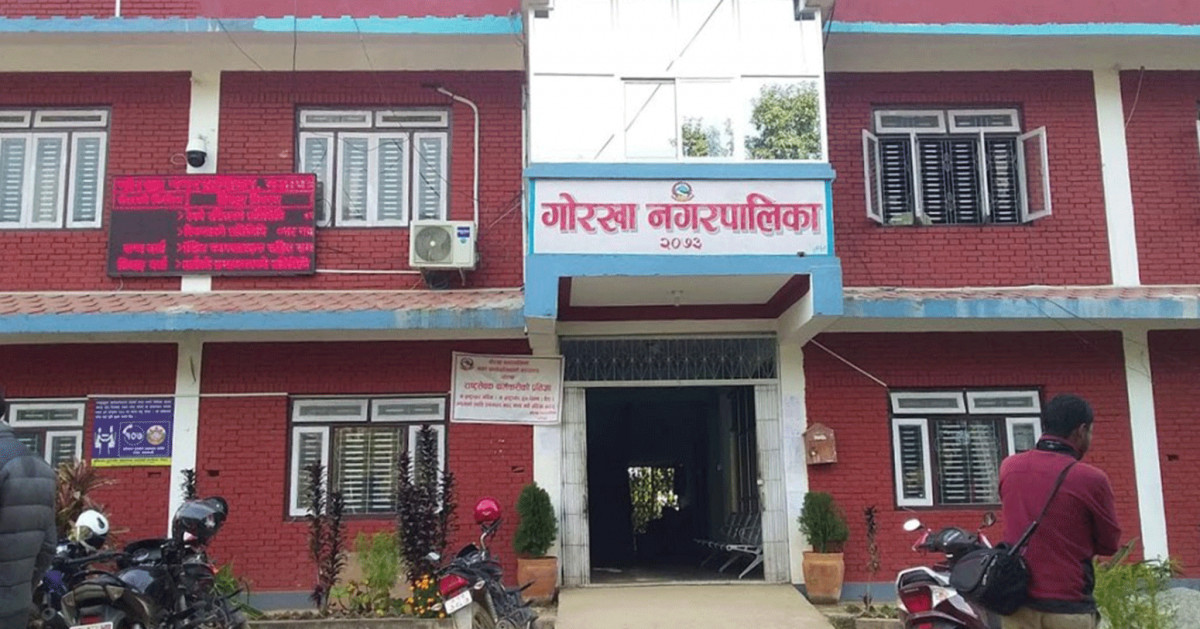 गोरखाको प्रमुख प्रशासकीय अधिकृतको कार्यकक्षमा तालाबन्दी