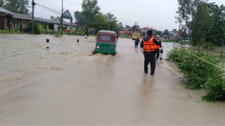 बाढी सडकमा पसेपछि