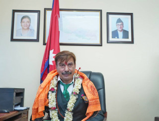 भुवन केसीले गरे पदभार ग्रहण, अध्यक्ष बनेका पितालाई अनमोलले दिए यस्तो शुभकामना
