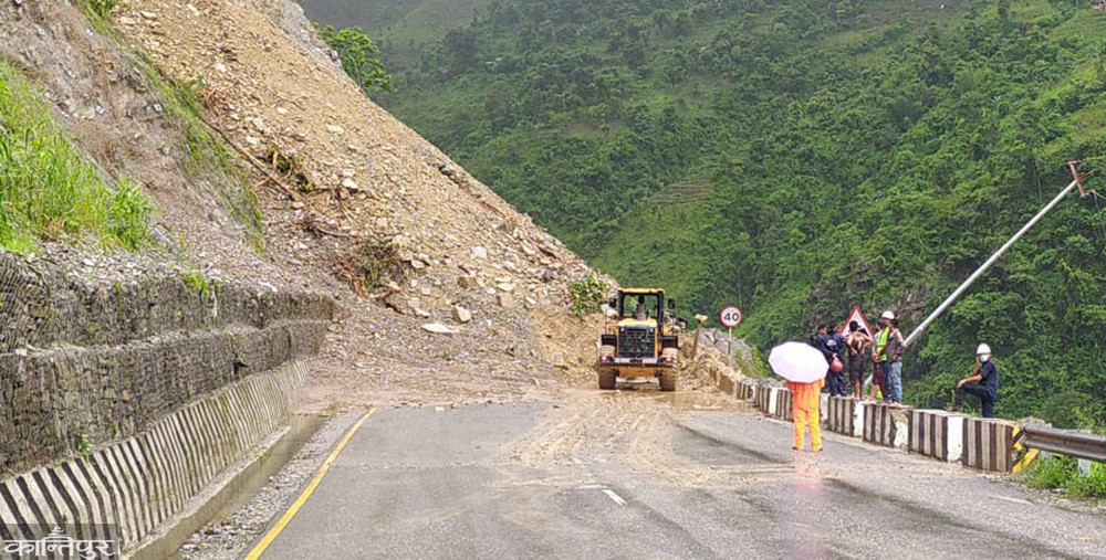 नारायणगढ–मुग्लिन हुँदै जाने सवारीसाधन नवलपुरमै रोकियो